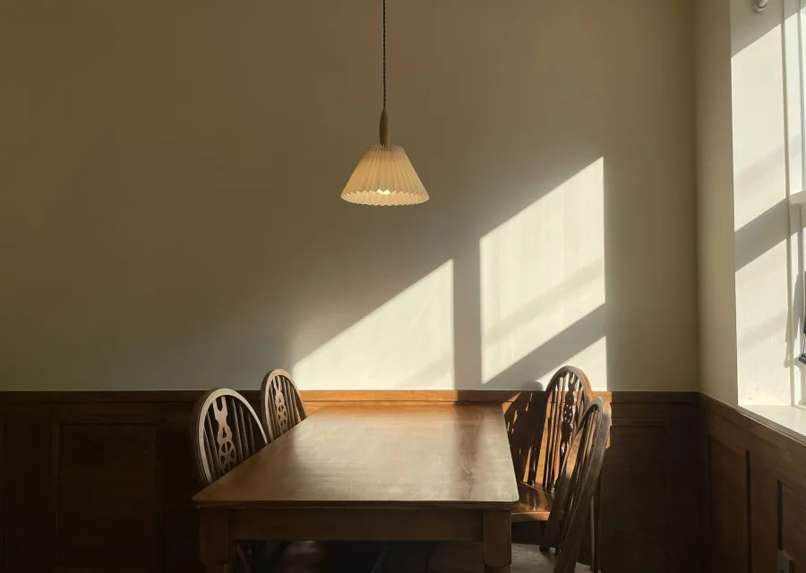 La grande table au soleil du matin